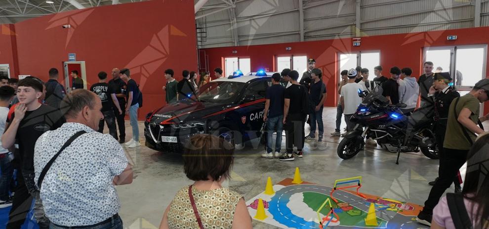 “Il Lavoro Chiama”, grande interesse per lo stand dell’Arma dei Carabinieri a Catanzaro