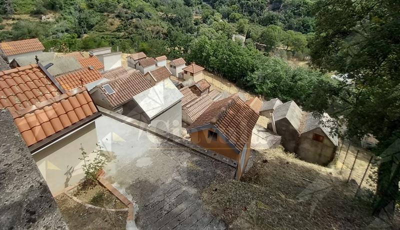 Caulonia, il Cimitero di Crochi torna completamente fruibile dopo le opere di pulizia