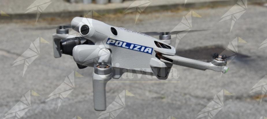 La Questura di Catanzaro introduce un drone per il controllo del territorio La Questura di Catanzaro introduce un drone per il controllo del territorio
