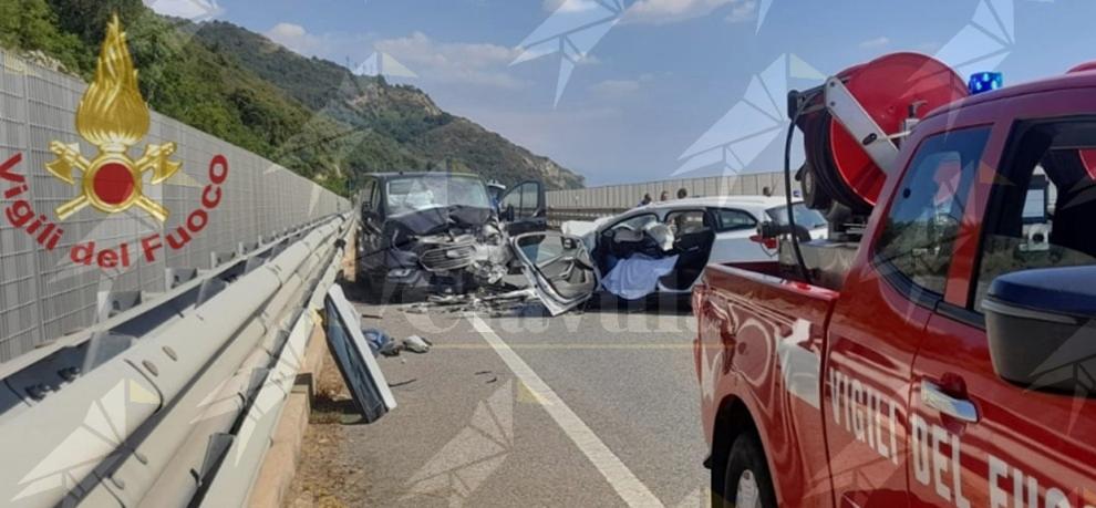 Incidente sulla Statale 18 nel Cosentino: un morto e due feriti