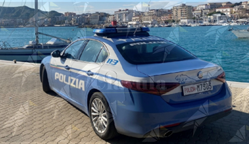 Raffica di controlli della Polizia nel crotonese: una denuncia e sequestro di prodotti ittici e alimentari non tracciati