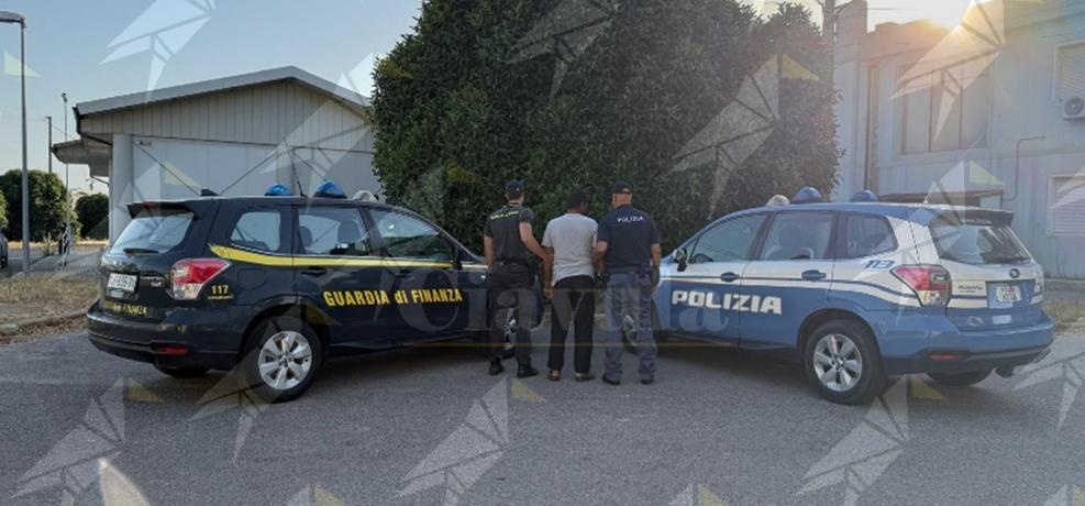 Sbarchi di migranti a Crotone, fermati tre presunti scafisti