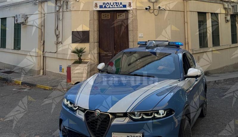 Evade dai domiciliari e commette un furto presso l’ambulatorio di Palmi, arrestata