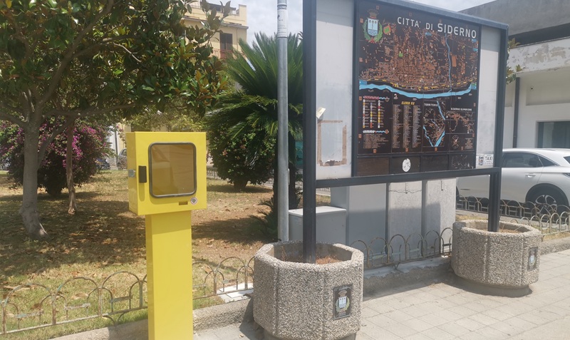 A Siderno un defibrillatore in piazza Vittorio Veneto in memoria di Aurelio Romeo A Siderno un defibrillatore in piazza Vittorio Veneto in memoria di Aurelio Romeo