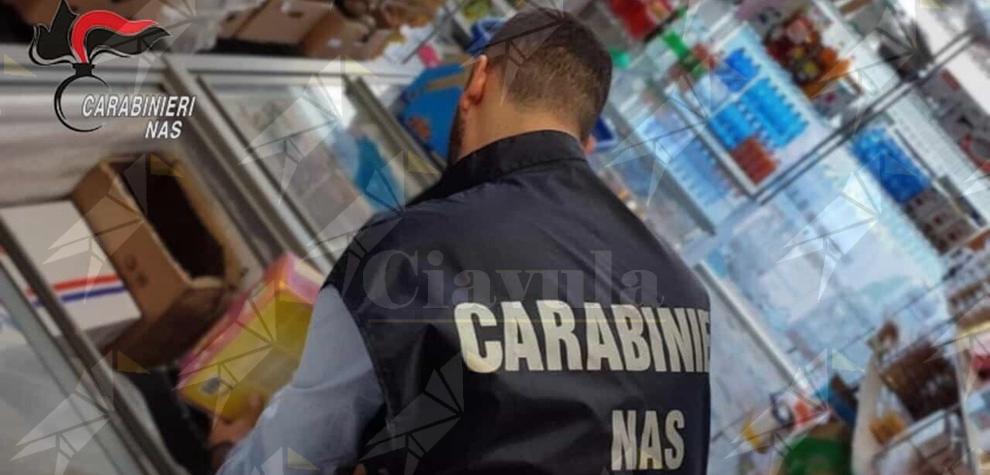 Muffe e gravi carenze igieniche: il NAS sequestra 521 chili di alimenti in un supermercato del Soveratese Muffe e gravi carenze igieniche: il NAS sequestra 521 chili di alimenti in un supermercato del Soveratese