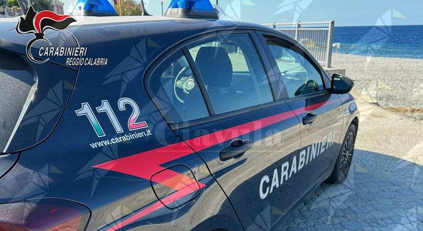 Controlli negli stabilimenti balneari del reggino: denunciato un uomo per furto di energia elettrica e occupazione abusiva di area demaniale Controlli negli stabilimenti balneari del reggino: denunciato un uomo per furto di energia elettrica e occupazione abusiva di area demaniale