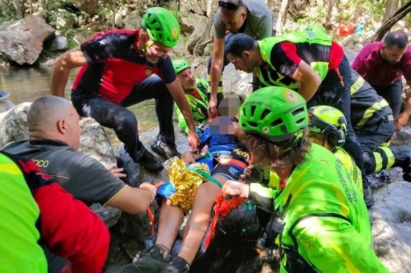 Escursionista cade in un dirupo nel Reggino e si frattura le gambe: salvato con l’elicottero dei Vigili del Fuoco Escursionista cade in un dirupo nel Reggino e si frattura le gambe: salvato con l’elicottero dei Vigili del Fuoco