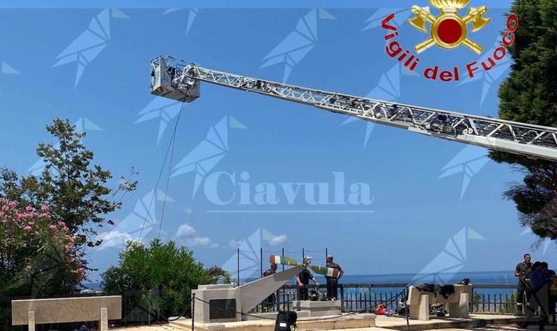 Precipita in una scarpata per circa 40 metri, salvata dai Vigili del Fuoco Precipita in una scarpata per circa 40 metri, salvata dai Vigili del Fuoco