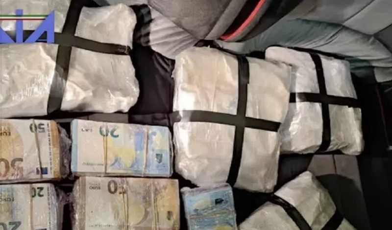 Traffico di droga tra Calabria, Albania e Puglia: donne e minori usati come corrieri sui bus di linea, 23 arresti Traffico di droga tra Calabria, Albania e Puglia: donne e minori usati come corrieri sui bus di linea, 23 arresti