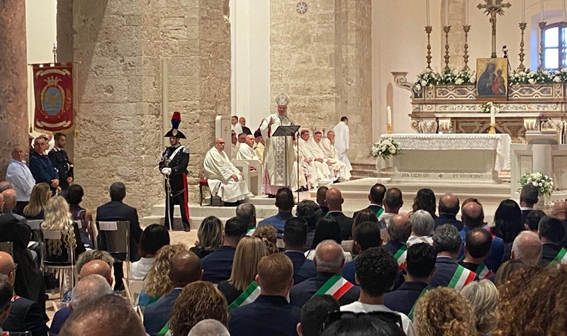 Insediamento del nuovo vescovo di Locri-Gerace Cesare Di Pietro: “Entro in punta di piedi ma con passo fermo e deciso” Insediamento del nuovo vescovo di Locri-Gerace Cesare Di Pietro: “Entro in punta di piedi ma con passo fermo e deciso”