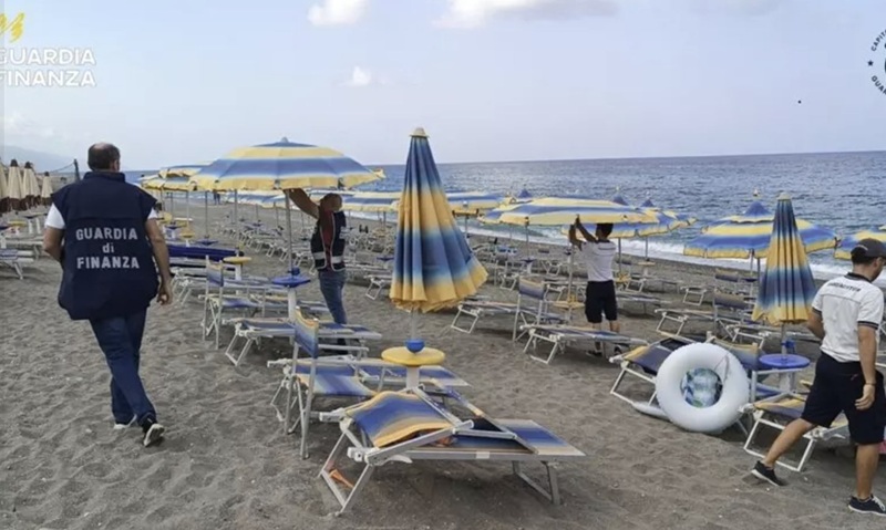 Sequestrato un lido di 1800 metri quadri a Paola, non avrebbe avuto una concessione valida Sequestrato un lido di 1800 metri quadri a Paola, non avrebbe avuto una concessione valida