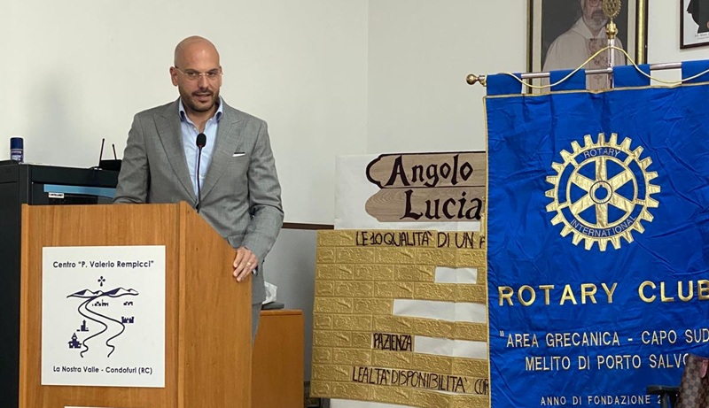 Minori e digitale, il garante metropolitano Festicini a Condofuri: “I dispositivi multimediali non possono diventare i nuovi baby-sitter”
