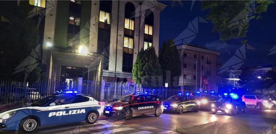 Controlli della Polizia a Tropea: segnalazioni per violazione dell’obbligo di dimora e possesso di sostanze stupefacenti