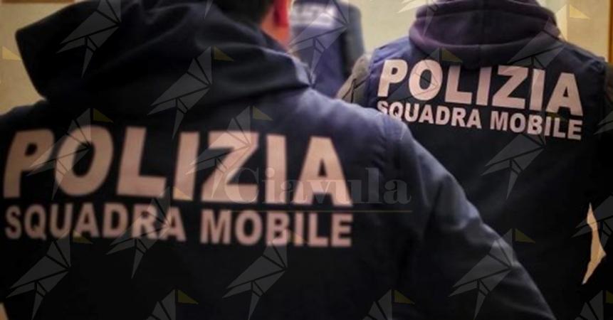 Incendiarono lo scooter di un avvocato e danneggiarono la sua abitazione: due arresti a Catanzaro Incendiarono lo scooter di un avvocato e danneggiarono la sua abitazione: due arresti a Catanzaro