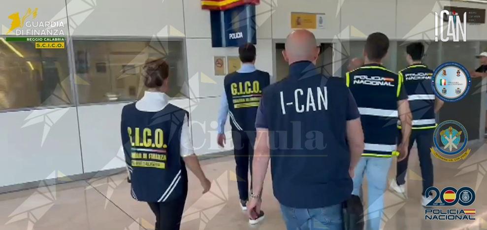 ‘Ndrangheta, Paviglianiti estradato dalla Spagna. Oltre 19 anni di carcere per associazione mafiosa, omicidio e armi ‘Ndrangheta, Paviglianiti estradato dalla Spagna. Oltre 19 anni di carcere per associazione mafiosa, omicidio e armi