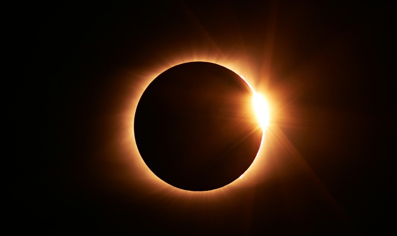Eclissi solare del 12 agosto: orari, come osservarla in sicurezza e dove vederla in Calabria