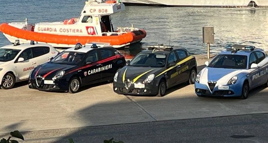Controlli a tappeto a Santa Domenica di Ricadi: due lavoratori in nero, 30 kg di cibo sequestrato e raffica di sanzioni Controlli a tappeto a Santa Domenica di Ricadi: due lavoratori in nero, 30 kg di cibo sequestrato e raffica di sanzioni
