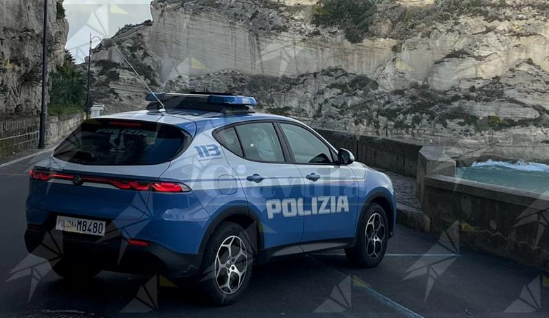 Tropea, scoperti due parcheggi abusivi sul litorale: sanzionati i titolari Tropea, scoperti due parcheggi abusivi sul litorale: sanzionati i titolari