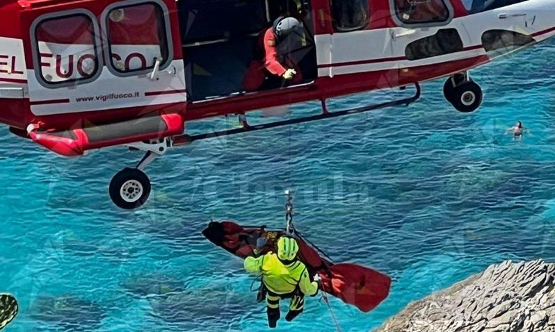 Cade dal promontorio a Capo Vaticano, salvato dai Vigili del Fuoco Cade dal promontorio a Capo Vaticano, salvato dai Vigili del Fuoco
