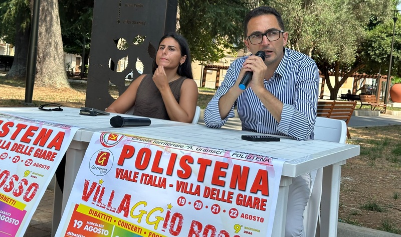 Al via la nona edizione di “Villaggio Rosso” a Polistena: quattro giorni tra politica, musica e gastronomia Al via la nona edizione di “Villaggio Rosso” a Polistena: quattro giorni tra politica, musica e gastronomia