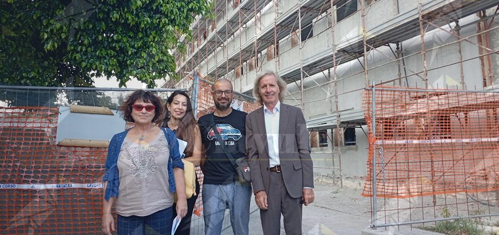 Scuola secondaria di primo grado di Caulonia Marina: sopralluogo dell’amministrazione comunale nel cantiere in vista della fase conclusiva dei lavori Scuola secondaria di primo grado di Caulonia Marina: sopralluogo dell’amministrazione comunale nel cantiere in vista della fase conclusiva dei lavori