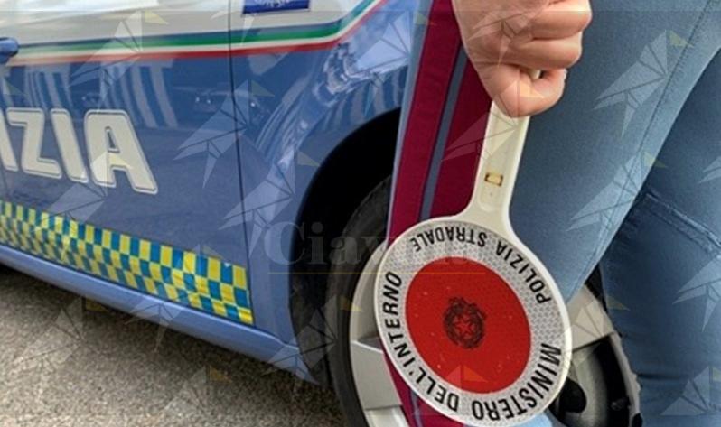 Finto incidente stradale per estorcere denaro: due uomini ai domiciliari a Lamezia Terme