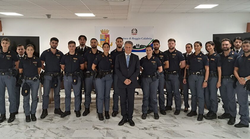 La Questura di Reggio Calabria dà il benvenuto a 30 nuovi agenti La Questura di Reggio Calabria dà il benvenuto a 30 nuovi agenti