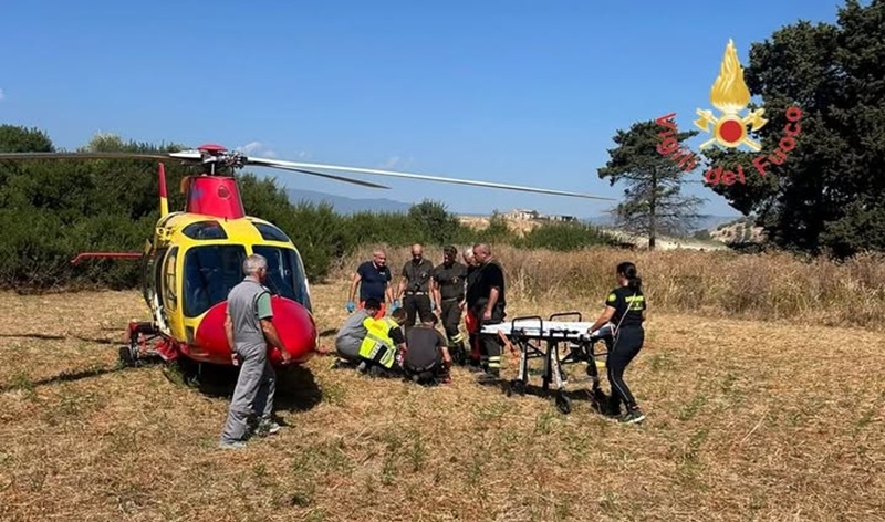 Incidente sulla SS106 a Bianco, feriti una donna incinta e un uomo: interviene l’elisoccorso Incidente sulla SS106 a Bianco, feriti una donna incinta e un uomo: interviene l’elisoccorso