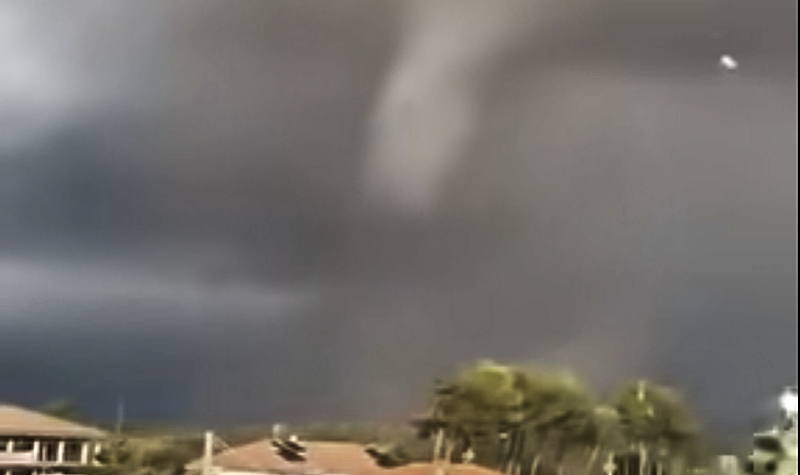 Impressionante tornado in Calabria: il video della violenta tromba d’aria Impressionante tornado in Calabria: il video della violenta tromba d’aria