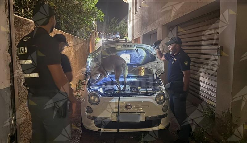 Fermato per un controllo e perquisito: a bordo dell’auto ritrovati oltre un kg di cocaina e alcuni grammi di cannabis. Arrestato un uomo a Villa San Giovanni