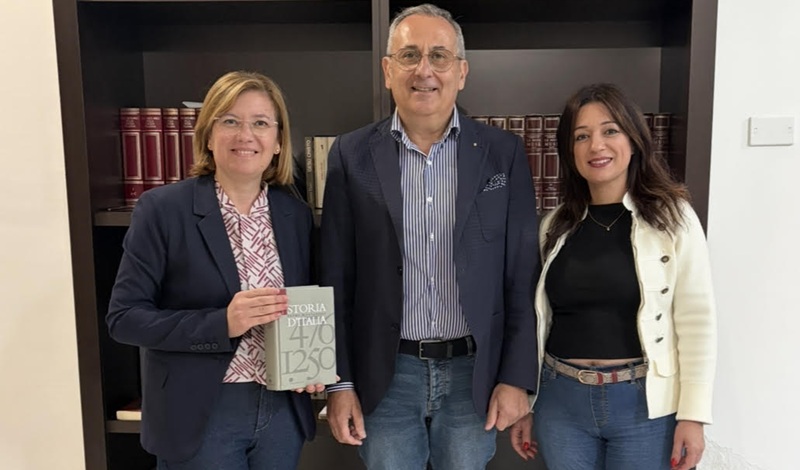 400 libri dalla Biblioteca di Cittanova a Terranova: nasce la rete culturale tra i due Comuni 400 libri dalla Biblioteca di Cittanova a Terranova: nasce la rete culturale tra i due Comuni