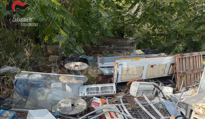 3000mq di terreno usati come discarica abusiva: sequestrata l’intera area a Ricadi e denunciato il proprietario