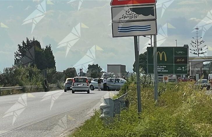 Incidente stradale sulla SS106 a Vasì di Caulonia
