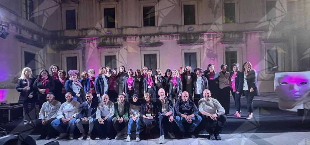 Da “Locride in Rosa” alle pasticcerie del territorio. “Zoi” sostiene l’associazione Angela Serra fino a Natale Da “Locride in Rosa” alle pasticcerie del territorio. “Zoi” sostiene l’associazione Angela Serra fino a Natale