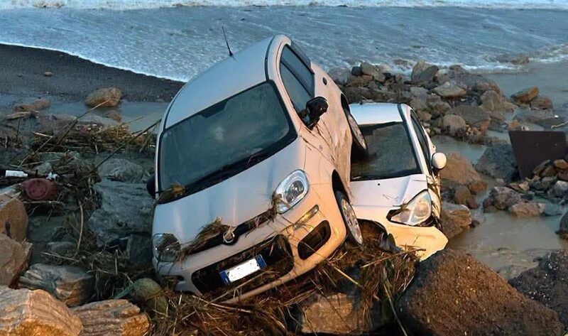 Maltempo a Melito Porto Salvo: frane e auto trascinate nelle fiumare. Dichiarato lo stato di calamità naturale