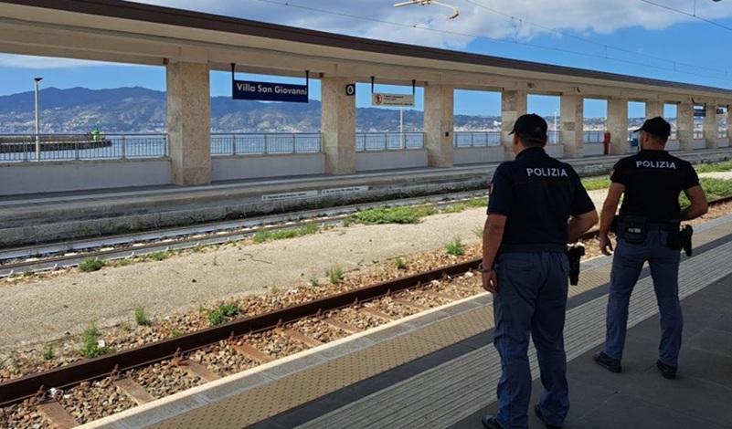 Evade dai domiciliari e tenta di prendere il treno: arrestato a Villa San Giovanni Evade dai domiciliari e tenta di prendere il treno: arrestato a Villa San Giovanni