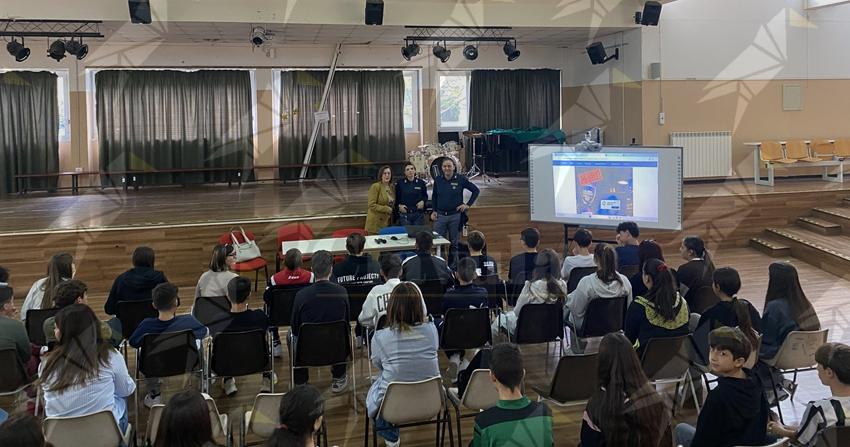 Campagna educativa e informativa “Una vita da Social”, la Polizia di Stato incontra gli studenti dell’Istituto Comprensivo “Alcmeone” di Crotone