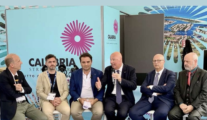 Il Porto delle Grazie di Roccella Ionica al Salone Nautico di Genova: confronto tra istituzioni e operatori sul futuro della Blue Economy Il Porto delle Grazie di Roccella Ionica al Salone Nautico di Genova: confronto tra istituzioni e operatori sul futuro della Blue Economy