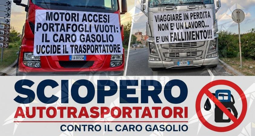 Da domani presidio degli autotrasportatori alla rotonda della SS106. RinnoviAmo Caulonia: “Noi ci saremo. Accogliamo l’appello dell’associazione commercianti Kaulon 18” Da domani presidio degli autotrasportatori alla rotonda della SS106. RinnoviAmo Caulonia: “Noi ci saremo. Accogliamo l’appello dell’associazione commercianti Kaulon 18”